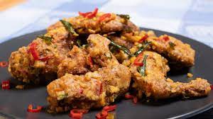 Ada juga yang biasa masak butter telur masin ini dengan ketam, tapi kali ini kita akan masak dengan udang pula. Ayam Mentega Telur Masin Salted Egg Butter Chicken Youtube