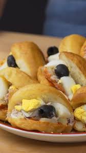 A bernard j'ai passer toute mes vacances d'été+noël en tunisie de 0 à 16 ans et j'ai jamais vu de carottes dans les fricassé!!!!! Fricasse Tunisien Recette Recette Recettes De Cuisine Recette De Cuisine Tunisienne Recette Fricasse Tunisien