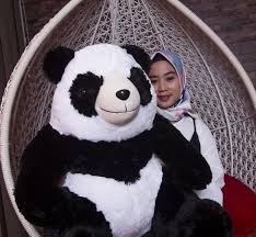 Si anak dengan melasnya menatap sang induk yang asyik mengunyah bambu. Gambar Boneka Panda Lucu Imut Dan Besar Jual Boneka Lucu Imut Bulu Lembut Big Panda Besar 80 Cm Original Dan Murah Jakarta Pusat Sale Off Boneka Gambar Imut