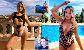Hairdresser, 32, set to earn £1million a year by selling raunchy photos of  herself on OnlyFans | Daily Mail Online