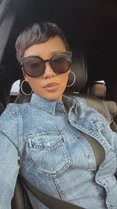 Who noticed that they look alike ✌️ ✌️ 😦 Pearl Shim with her senior  colleague Regina Daniel