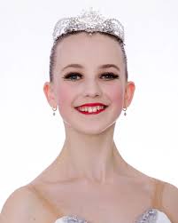 Happy International Viola Day! We sat down with SE alumni and viola player  @danasuuu to talk all things Viola! Link in Bio ❤️ . #se90years #perform  #viola #violaday