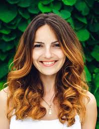 Since the hair tends to curl more when shorter (because there's less weight to pull the curl out). 20 Amazing Layered Hairstyles For Curly Hair