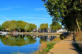 Cette ville est située à 3 km au nord de nantes, à la confluence de l'erdre, du gesvres et de l'hocmard. Se Balader A Suce Sur Erdre Petite Decouverte