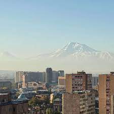 Armenien liegt am übergang zwischen kleinasien und (dem aus europäischer sicht so benannten) transkaukasien, zwischen 38° 51' und 41° 16' nördlicher geographische breite sowie. Armenien Ein Land Lockt Mit Heimatgefuhlen Politik