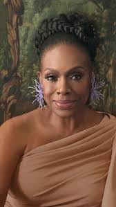 Deena Jones's Instagram, Twitter & Facebook