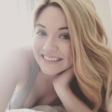 Amber Horne (@ambhorne)