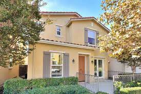A Commuters Dream And Ideal Starter Home Quick Access To Downtown San Jose 87 Fwy Almaden Expressway Light Rail And Caltrain House Styles Home Starter Home