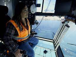 Crane operators work on building and construction sites. Women Make Great Crane Operators The West Coast S Only Female Crane Instructor And A Longshoreman Abc News