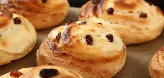 100gr de raisin couvre 3% des apports caloriques journalier (base 2000 kcal) raisin est pauvre en fibres avec 1.4gr au 100gr. Le Pain Aux Raisins Est Il Calorique Le Blog Anaca3 Com