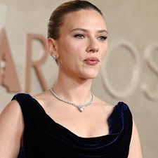Scarlett Johansson took her Oscars look to the next level with velvet  gloves
