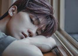 His family consists of mother, father, and a younger brother lee geon (born 2001). Seventeen S Dino Shows Off His Mature Charms In Individual Pictorial Shoot With Esquire Allkpop