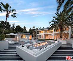 He has personally branded private jets, a private chef on call, and rare cars worth almost 5. Floyd Mayweather Inside His 25 Million Los Angeles Mansion