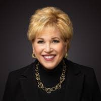 Valerie Hanson's Instagram, Twitter & Facebook