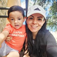 Desgraciadamente vivimos en una sociedad en donde en pleno 2025 Carlos  Rivera no puede subir una foto a sus redes sin que le digan "Ellaaaa en  diosa de los 7 mares, hija