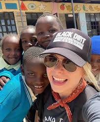 Kelly Hasselbring's Instagram, Twitter & Facebook