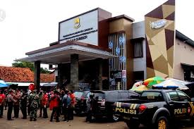 Adapun lokasi stasiun terbilang strategis karena terletak sangat dekat meski dari segi luas wilayah terbilang kecil, cirebon ternyata termasuk area metropolitan yang maju. Pasar Sumber Cirebon Ditutup Setelah Dua Pedagang Positif Covid 19