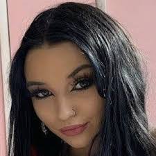 Miranda Mason's Instagram, Twitter & Facebook