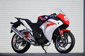 ホンダcb1300で体感 マフラーだけに留まらないa級スペックカスタムパーツの数々 特集記事 最新情報 モトride バイク スーパーバイク 体感