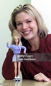 Polly Schreiber's Instagram, Facebook & TikTok