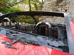 En tout cas j'ai hâte de comprendre ce qui se passe parce que je ne croit en rien de la grippe chinoise depuis la je vais être low profile un bout de temps pour comprendre ce qui se passe! En Images A Mortain Brulee A Cause D Un Probleme Electrique Il Decouvre Sa Voiture Carbonisee Au Reveil La Gazette De La Manche