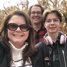 Mr. Wilson's Grade 5 class from 1975/76 ... borrowed from the Jay Earl  Memorial page.