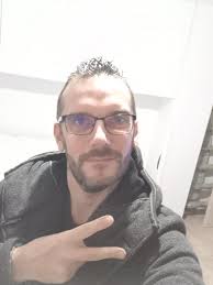 Ringrazio Fabio Vella per avermi mandato l'invito ad entrare in questo  gruppo, mi presento sono Alessandro e queste sono le mie due bestioline, la  bianca è in vendita la verde no perché