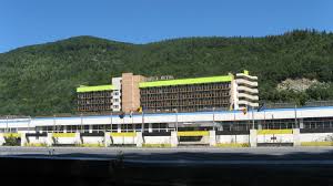 Hotel com piscina em calimanesti. Hotel Oltul Calimanesti Caciulata Tel 025075