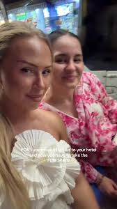 Anna Simonis (@_annasimonis)