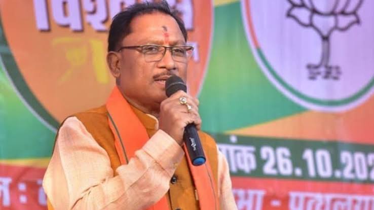 पिता की मौत के बाद परिवार को संभाला, आर्थिक संकट में पूरी की पढ़ाई... कल CM पद की शपथ लेने जा रहे विष्णुदेव साय का ऐसा गुजरा बचपन - Family background and