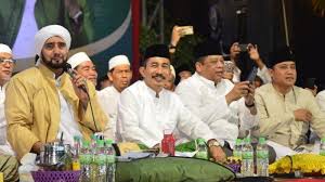 Beliau adalah tokoh alim dan imam masjid assegaf yang berada di pasar kliwon kota moga habib syech abdul qodir assegaf brserta jama'ah ahbabul musthofa slalu dberi ksehatan n istiqomah dlam dakwahnya. Ini Pesan Habib Syech Dalam Menyambut Pesta Demokrasi Tribun Jateng