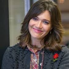 Mandy moore plays rebecca pearson in this is us. Mandy Moore S Bangs Almost Threw Off Filming For This Is Us Glamour