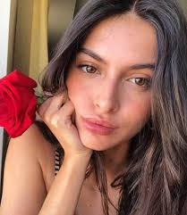 Lo ha confirmado la revista ¡hola!, que ha publicado imágenes en las que aparece el motociclista y la modelo dando un romántico paseo por barcelona. Lucia Rivera Congratulates Marc Marquez On His Eighth Motogp World Championship I M So Proud Of You Lucia Rivera The Daughter Of The Model And Singer Marca English