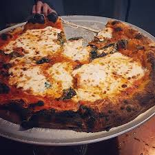 Déguster une pizza mongelli, c'est manger sainement. Margarita Pizza At Aerafour Restaurant Cambridge Boston Restaurant Pizza Pizzalover Margarita Italianfood L Recettes De Cuisine Alimentation Cuisine
