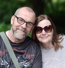 How to interact with pet rats without scaring them?