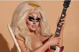 Damn Trixie, your boobies. : rrupaulsdragrace