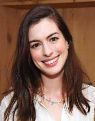 With julie andrews, anne hathaway, hector elizondo, heather matarazzo. Anne Hathaway Biography Life Interesting Facts