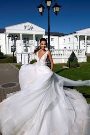 Check spelling or type a new query. Prinzessin Brautkleid Koln Mit Anna Moda Koniglich Heiraten