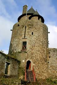 Strengthened as of xie century, the castle was built at the origin on a rock headland emerging from a marsh. History Of The Chateau Drupal