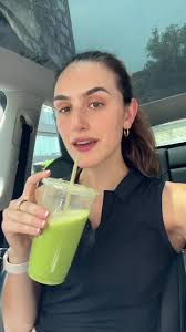 Green juice + stable glucose levels 🥤🍏🥬💛 #jugoverde #glucosa #nutricion  #nutriologa #snack #snacksaludable #desayuno #jugo #verdura #alimentacion  #salud #tips #tipsandtricks #parati