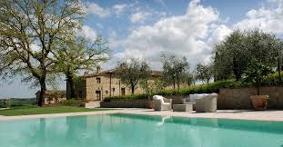 Am rande der berühmten etruskerstadt volterra im herzen der toscana liegt diese schöne, von einem zauberhaften garten eingerahmte villa. I Grandi Di Toscana Toskana Online Zum Bestpreis Buchen Domicillio