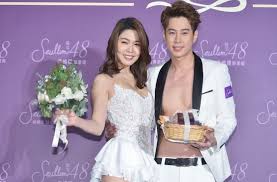 Jun 21, 2021 · 葉家妤為家庭息影7年，近來她回歸八點檔《黃金歲月》飾演李采苓，該角色原本是妹妹白家綺飾演，但因為白家綺當時懷孕，只好由她代打，為戲葉家妤鏟肉10公斤，又回到產前曼妙身材，大方談老公陳宇風看她的眼神都不一樣，「我都要跟他求饒！ ç™½å®¶ç»® ä¼˜1å'¨ Uweekly