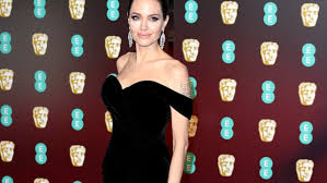 Sie erhielt zahlreiche auszeichnungen, darunter einen oscar und drei golden globe awards, und wurde mehrfach zur bestbezahlten schauspielerin hollywoods gekürt. Angelina Jolie Aktuelle News Bilder Promipool De