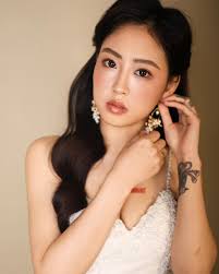 Amber Weng's Instagram, Twitter & Facebook