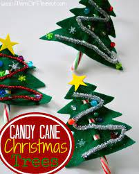 This is definitely the year our family is starting many christmas traditions. 25 Candy Cane Crafts Diy Decorations With Candy Canes