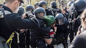 Jun 18, 2021 · 19.06.2021, 01:25h köln. Rund 200 Festnahmen Bei Corona Protesten In Berlin Rbb24