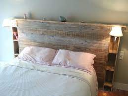 Quelques palettes de bois de teintes différentes, des clous, un peu de colle, votre. Epingle Par Muriel Malherbe Sur Idees Chambre Deco Tete De Lit Idee Tete De Lit Lit En Palette