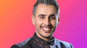 سوار شعيب حسب تعريف البرنامج في اليوتيوب برنامج ترفيهي حواري هادف يقدمه شعيب راشد وتنتجه شركة بالمخبة للانتاج الفني، وتم اختيار المسمى سوار شعيب لأن البرنامج يقدم في كل حلقة سوار تقديري للشخصيات. Ø³ÙˆØ§Ø± Ø´Ø¹ÙŠØ¨ Ù„Ù€ Ø´Ø¹ÙŠØ¨ Ø±Ø§Ø´Ø¯ Ø¨Ø±Ù†Ø§Ù…Ø¬ ÙŠØ³ØªØ®Ø¯Ù… Ø§Ù„Ø³Ø®Ø±ÙŠØ© Ù„Ø±Ø³Ø§Ø¦Ù„ Ù‡Ø§Ø¯ÙØ© ÙˆØªÙˆØ¹ÙˆÙŠØ©