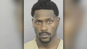 Antonio brown throws touchdown to lance moore (week 7, 2014). Nfl Player Antonio Brown To Appear Before Florida Judge In Burglary With Battery Case Abc7 San Francisco