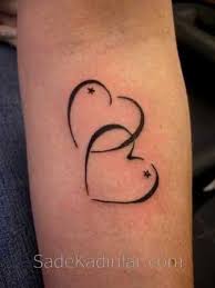 Kucuk Dovme Modelleri Tattoo Birbirine Gecmis Iki Kalp Kol Dovmeleri Kiyafet Kombinleri Mini Tattoos Dovme Tattoo